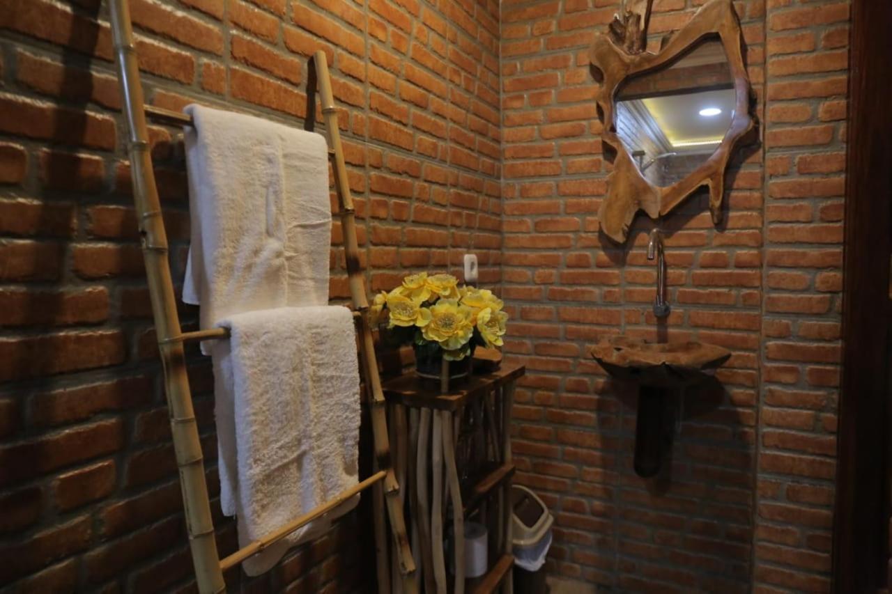 Dem Ayem Heritage Guest House ยอกยาการ์ตา ภายนอก รูปภาพ
