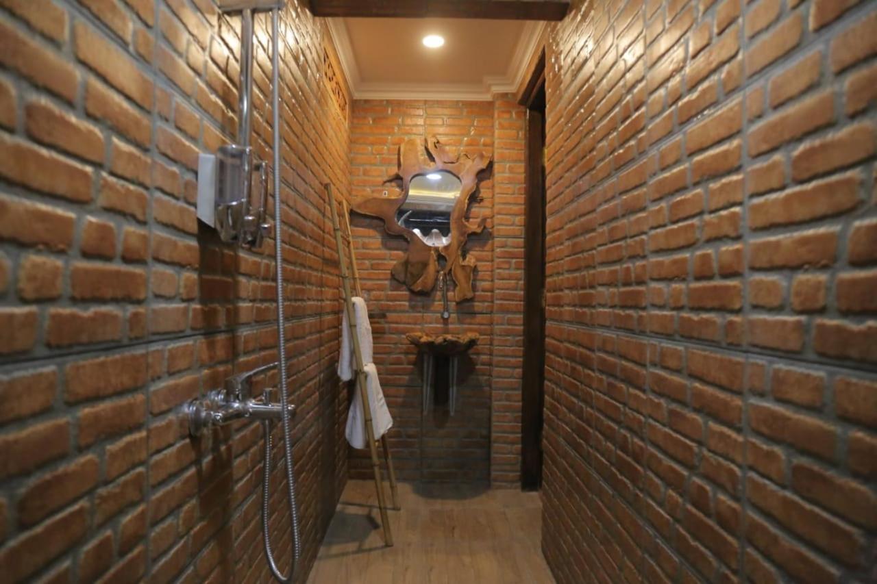 Dem Ayem Heritage Guest House ยอกยาการ์ตา ภายนอก รูปภาพ