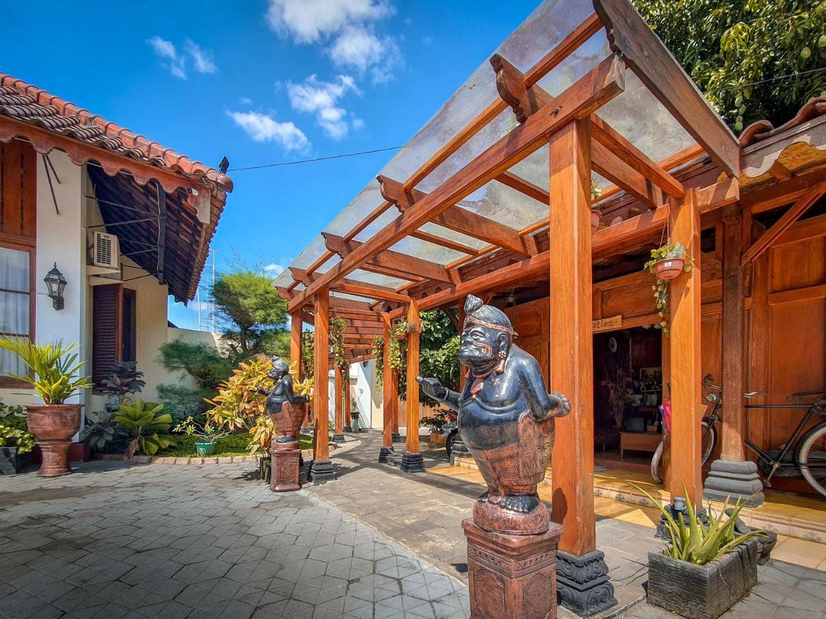 Dem Ayem Heritage Guest House ยอกยาการ์ตา ภายนอก รูปภาพ