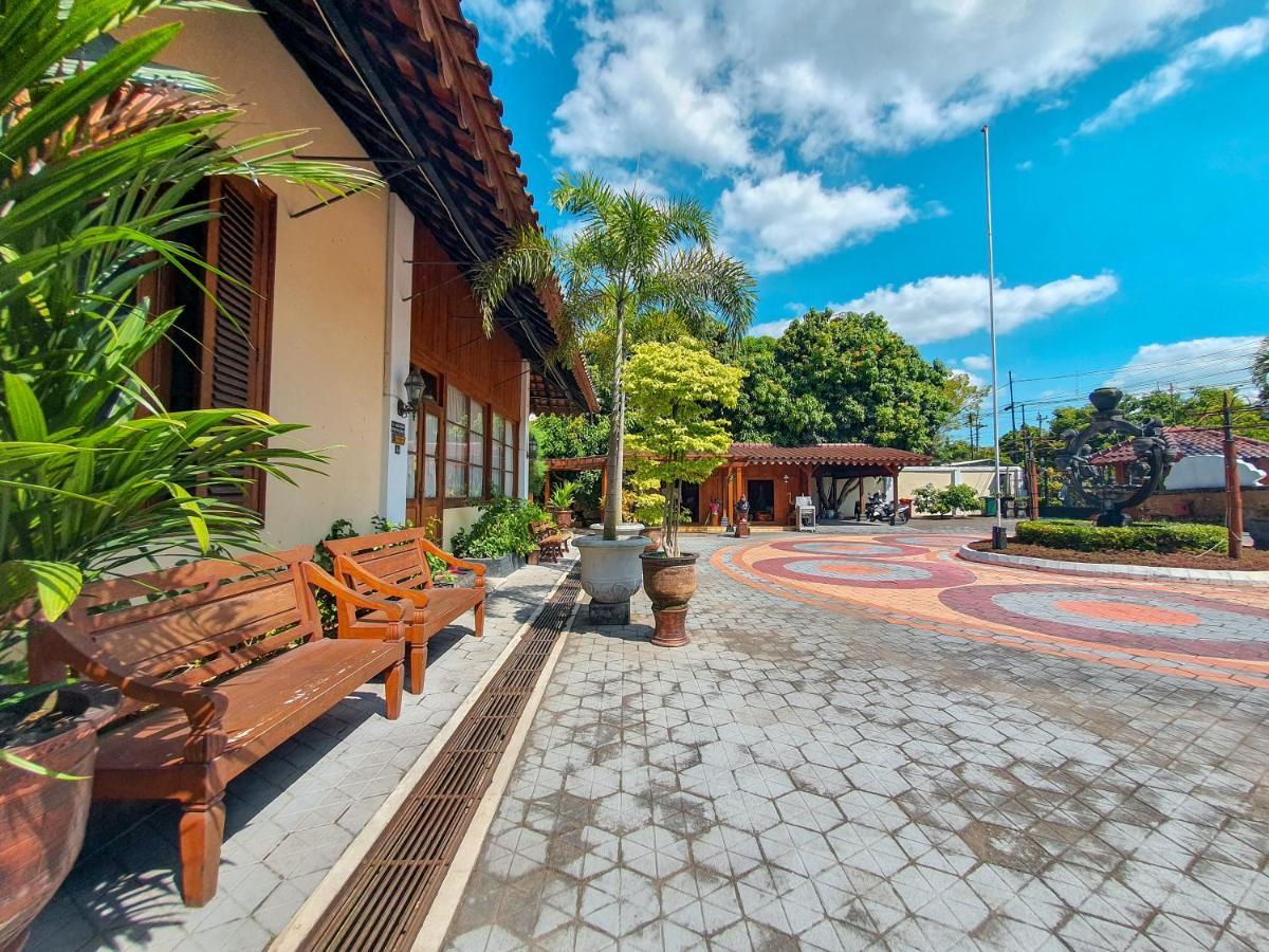 Dem Ayem Heritage Guest House ยอกยาการ์ตา ภายนอก รูปภาพ