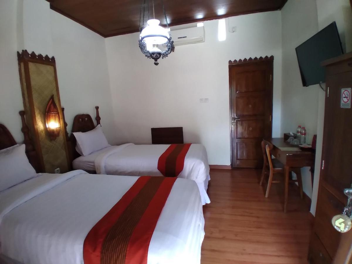 Dem Ayem Heritage Guest House ยอกยาการ์ตา ภายนอก รูปภาพ